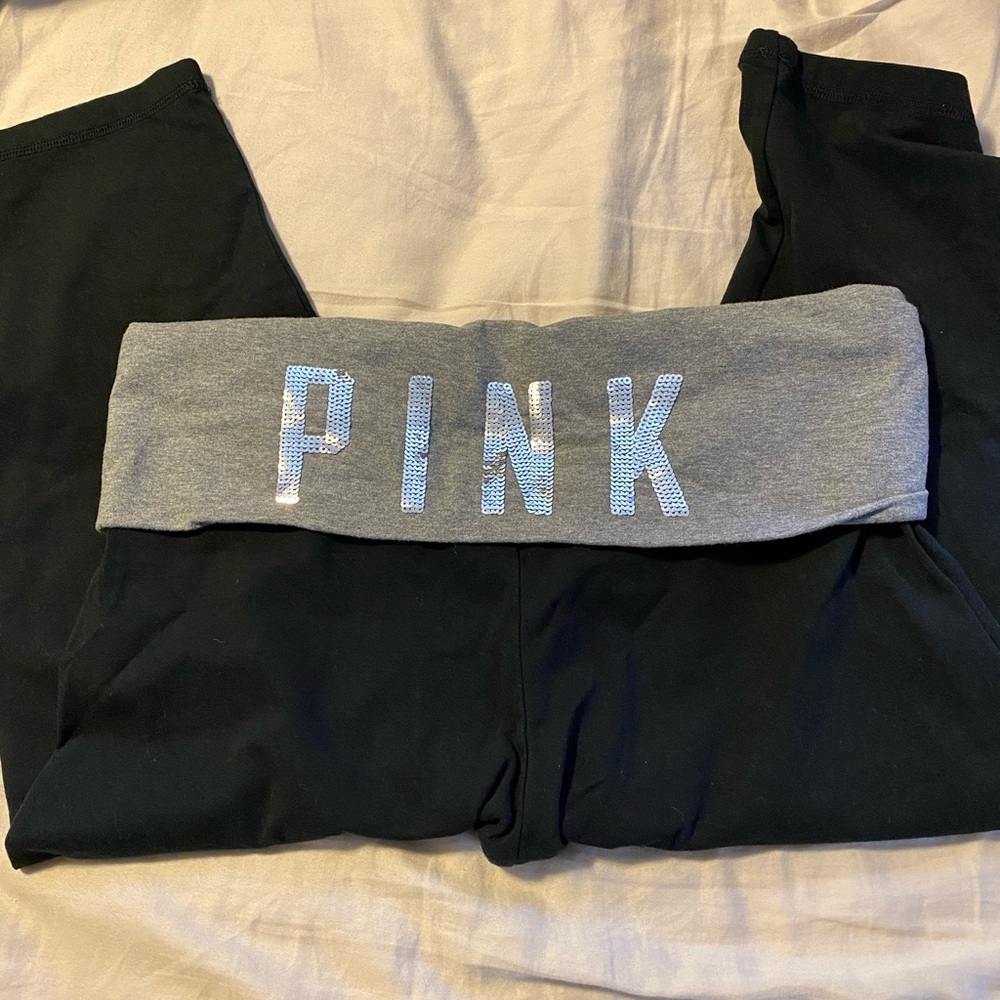PINK Capri Leggings size Large - bling on back